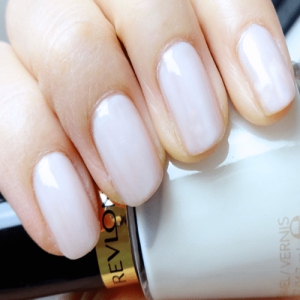 Revlon-Nail-Enamel-Vernis-White-On-White